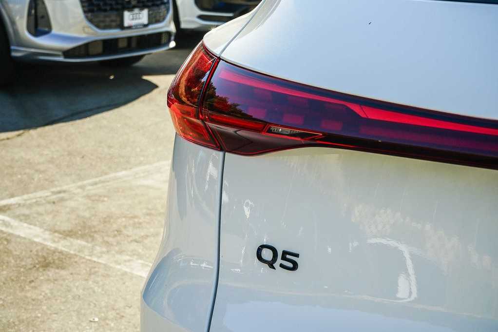 Thumbnail: 2026 Audi Q5 - 10