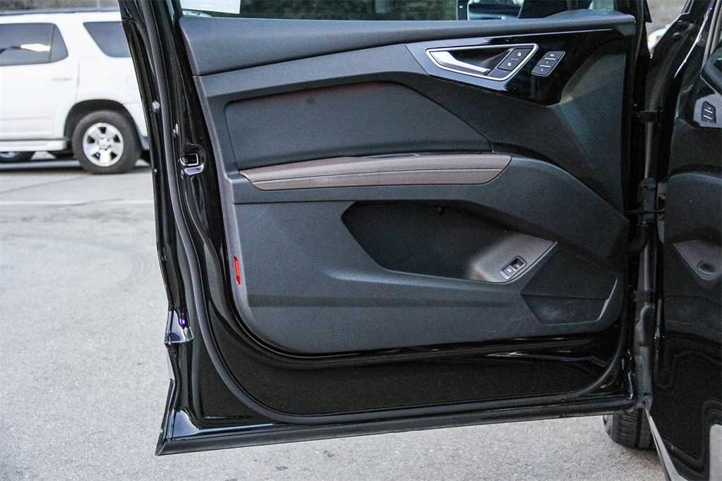 Thumbnail: 2023 Audi Q4 e-tron - 22