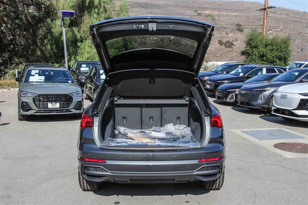 Thumbnail: 2025 Audi Q3 - 26