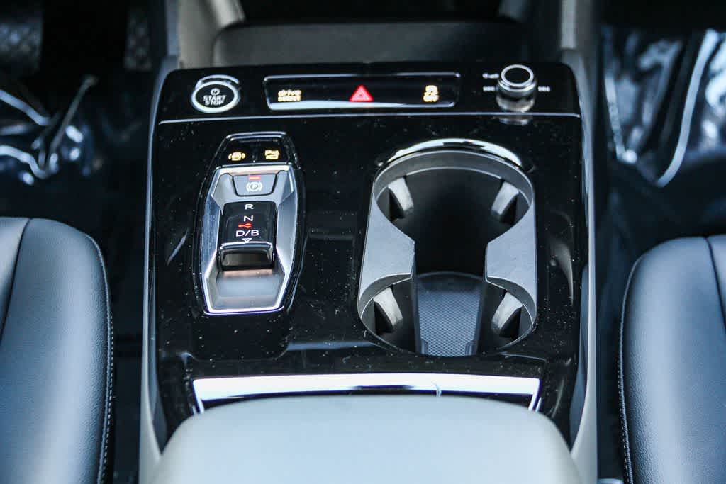 Thumbnail: 2025 Audi Q6 e-tron - 13