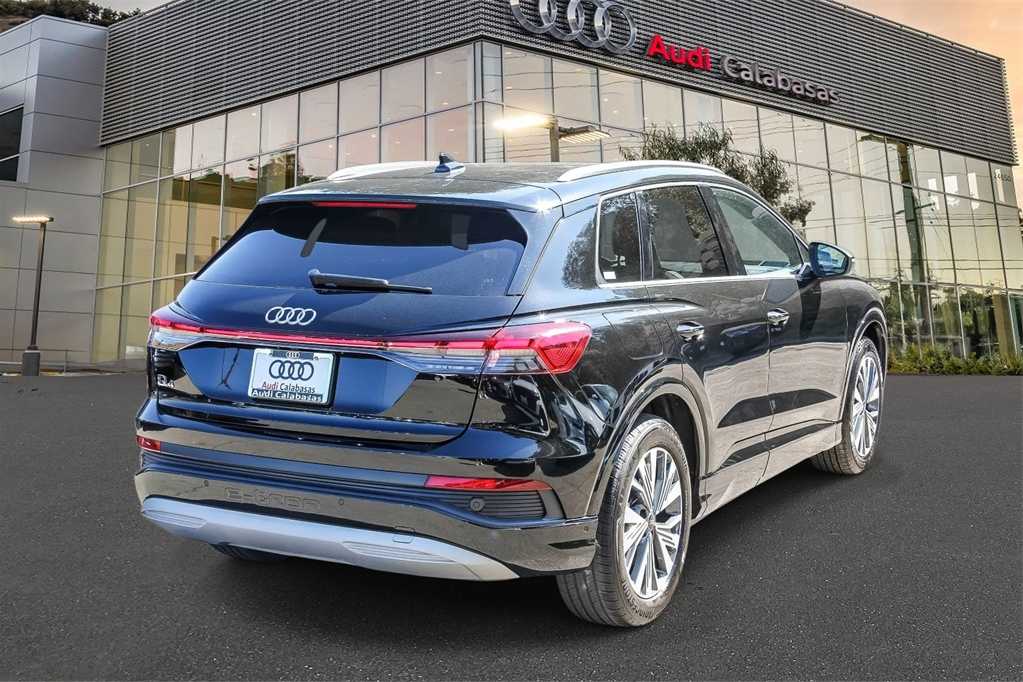 Thumbnail: 2023 Audi Q4 e-tron - 4
