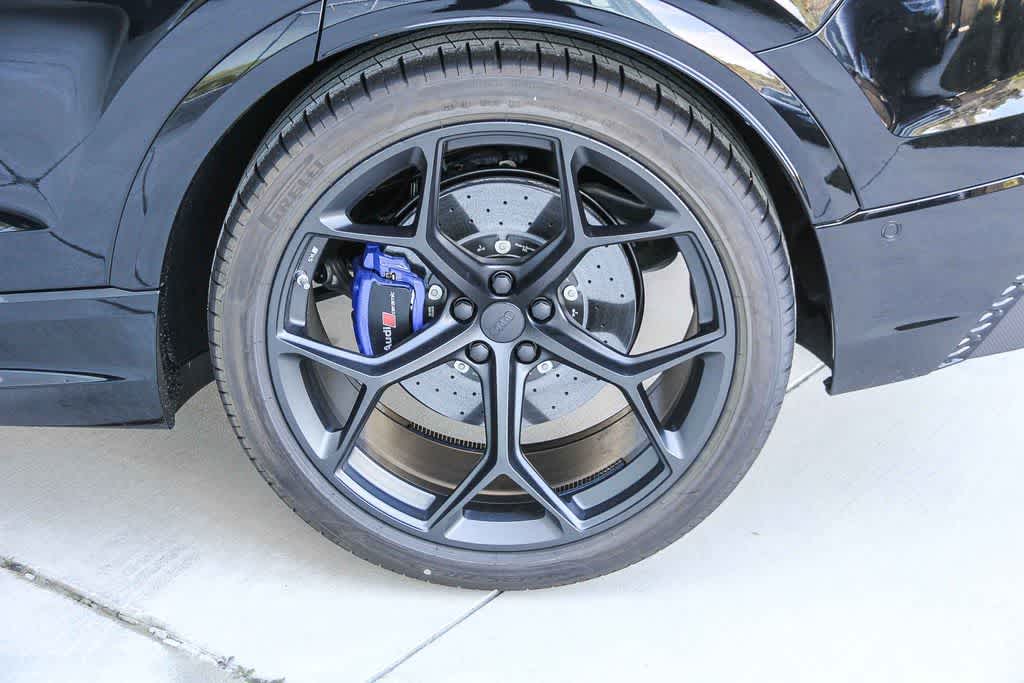 Thumbnail: 2026 Audi RS Q8 - 10