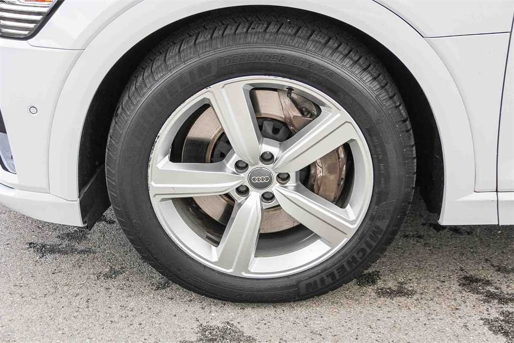 Thumbnail: 2019 Audi e-tron - 9