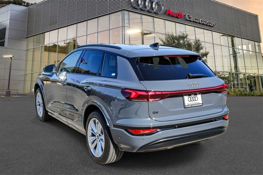 Thumbnail: 2025 Audi Q6 e-tron - 2