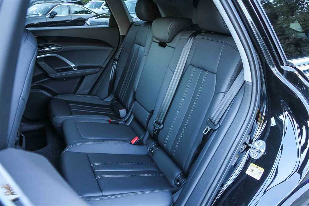 Thumbnail: 2025 Audi Q5 - 17