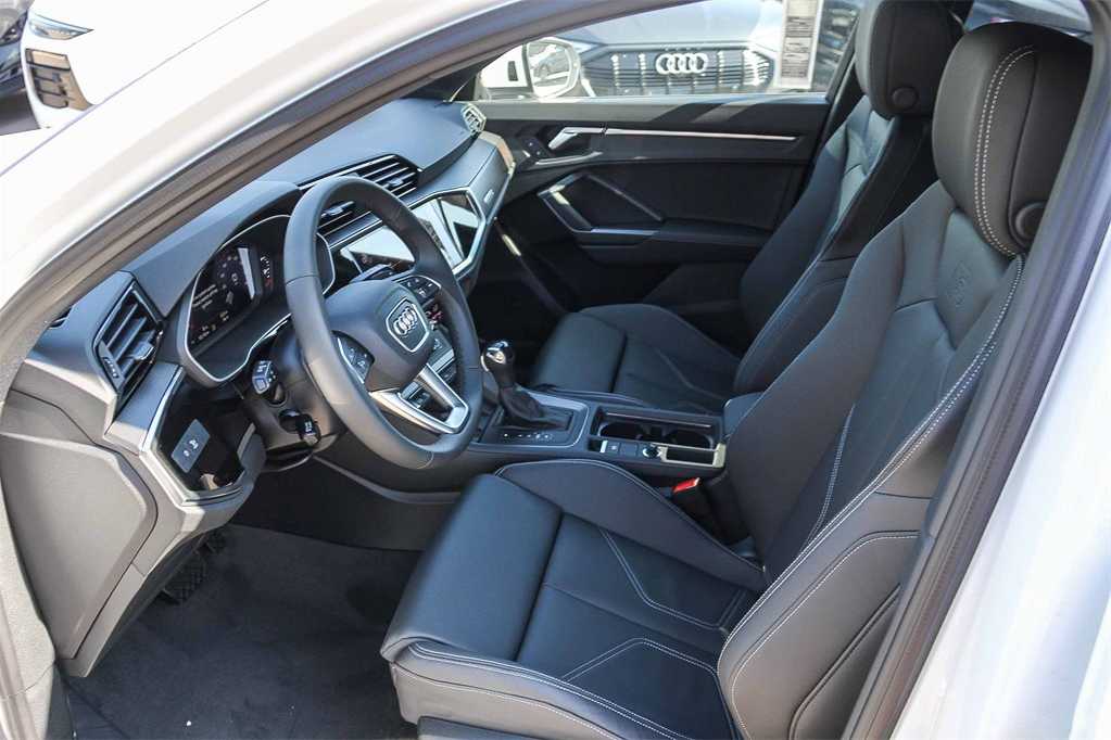 Thumbnail: 2025 Audi Q3 - 19