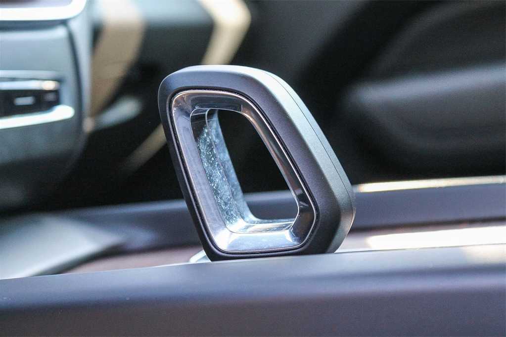 Thumbnail: 2023 Volvo XC60 - 25