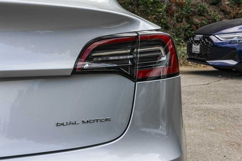 Thumbnail: 2018 Tesla Model 3 - 11
