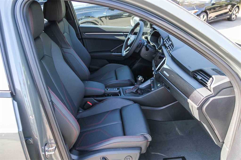 Thumbnail: 2025 Audi Q3 - 18