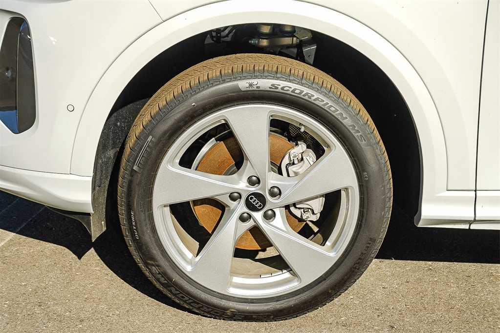 Thumbnail: 2025 Audi Q5 - 10