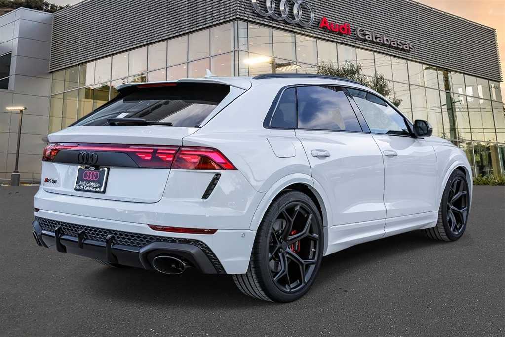Thumbnail: 2026 Audi RS Q8 - 4
