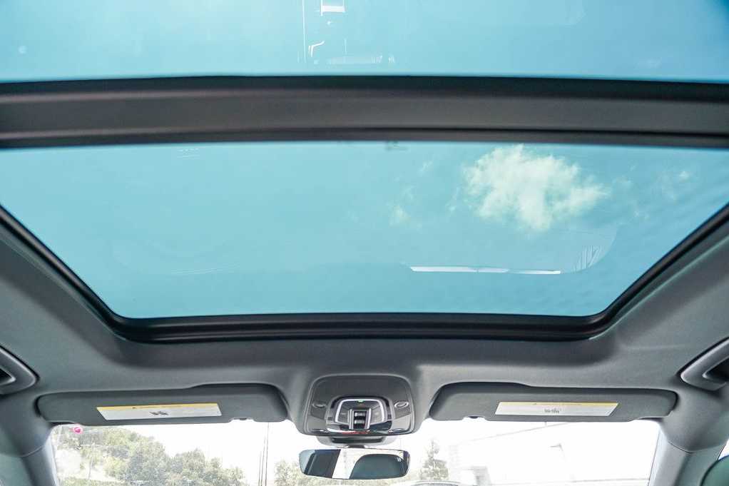 Thumbnail: 2026 Audi Q8 - 18