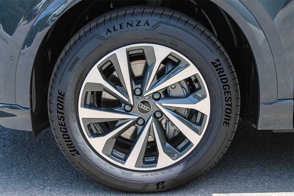 Thumbnail: 2025 Audi Q6 e-tron - 9