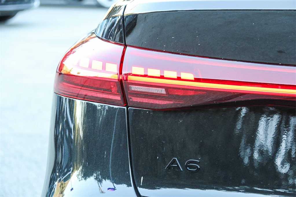 Thumbnail: 2025 Audi e-tron S - 11