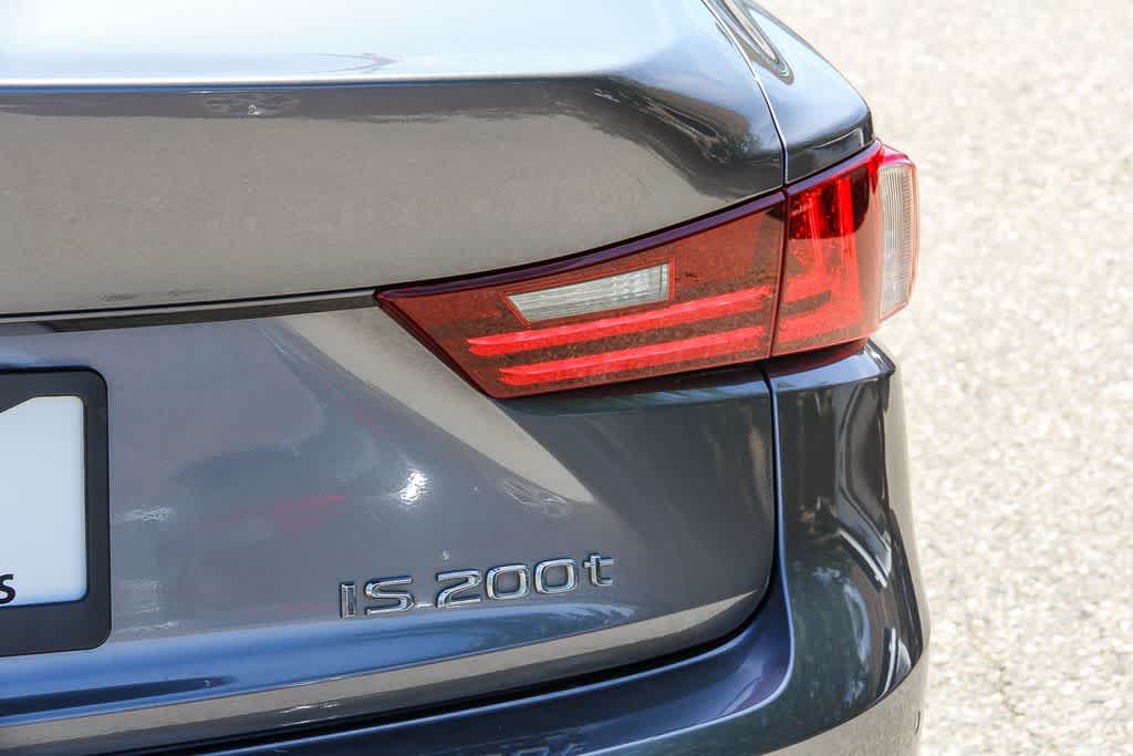 Thumbnail: 2016 Lexus IS - 11