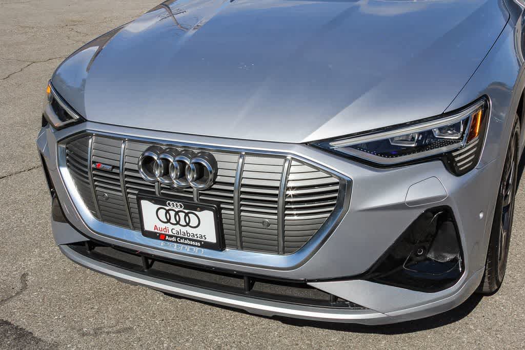 Thumbnail: 2023 Audi e-tron S - 8