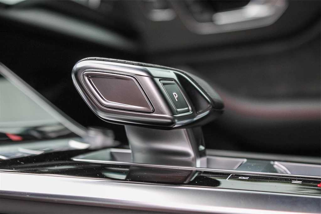 Thumbnail: 2022 Audi RS Q8 - 25