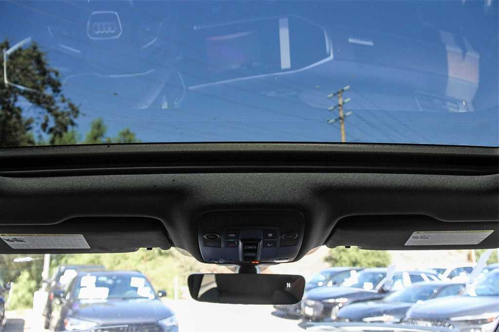 Thumbnail: 2025 Audi Q3 - 12