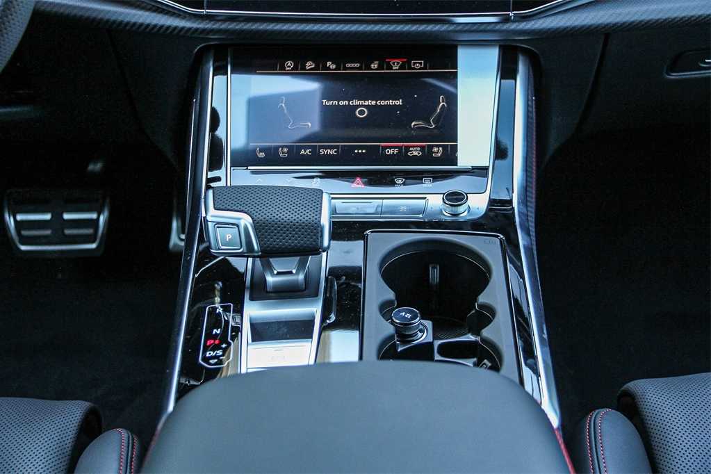 Thumbnail: 2026 Audi RS Q8 - 14