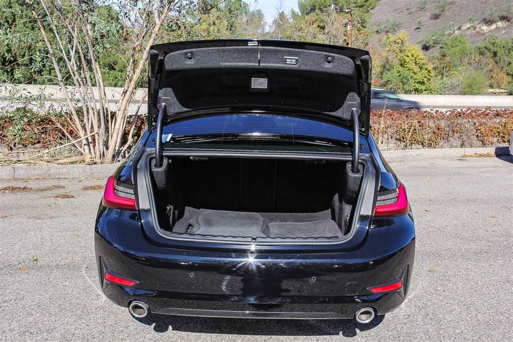 Thumbnail: 2022 BMW 3 Series - 25