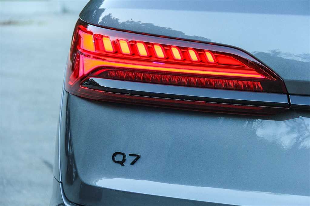 Thumbnail: 2025 Audi Q7 - 11