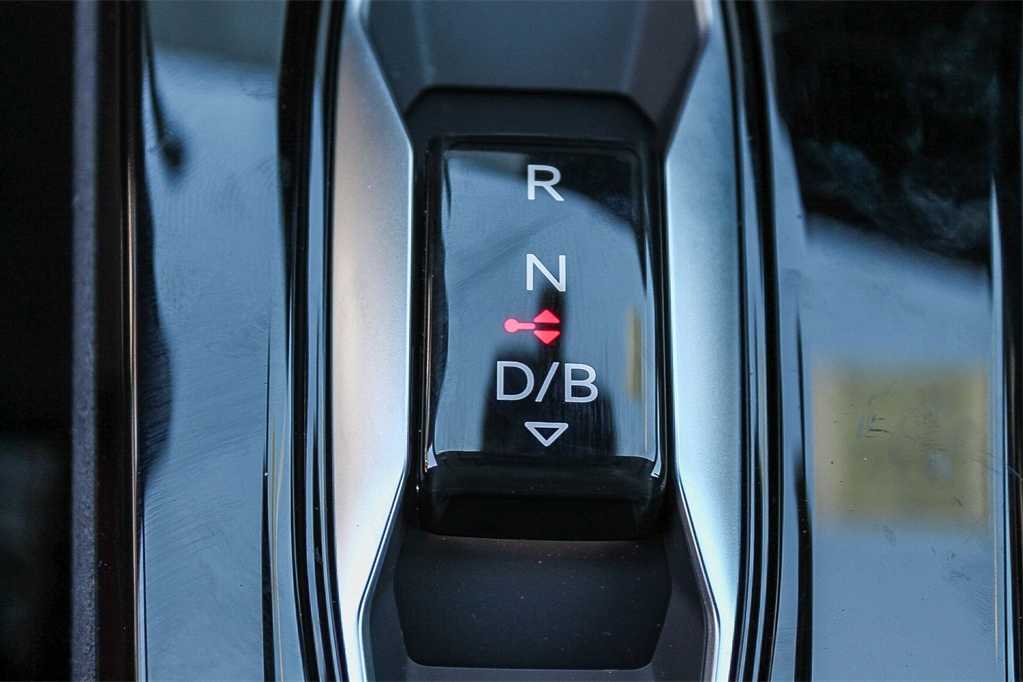 Thumbnail: 2025 Audi SQ6 e-tron - 22