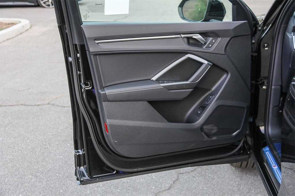 Thumbnail: 2025 Audi Q3 - 22