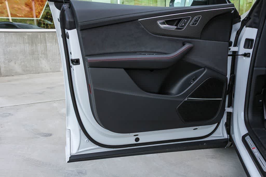 Thumbnail: 2026 Audi RS Q8 - 22