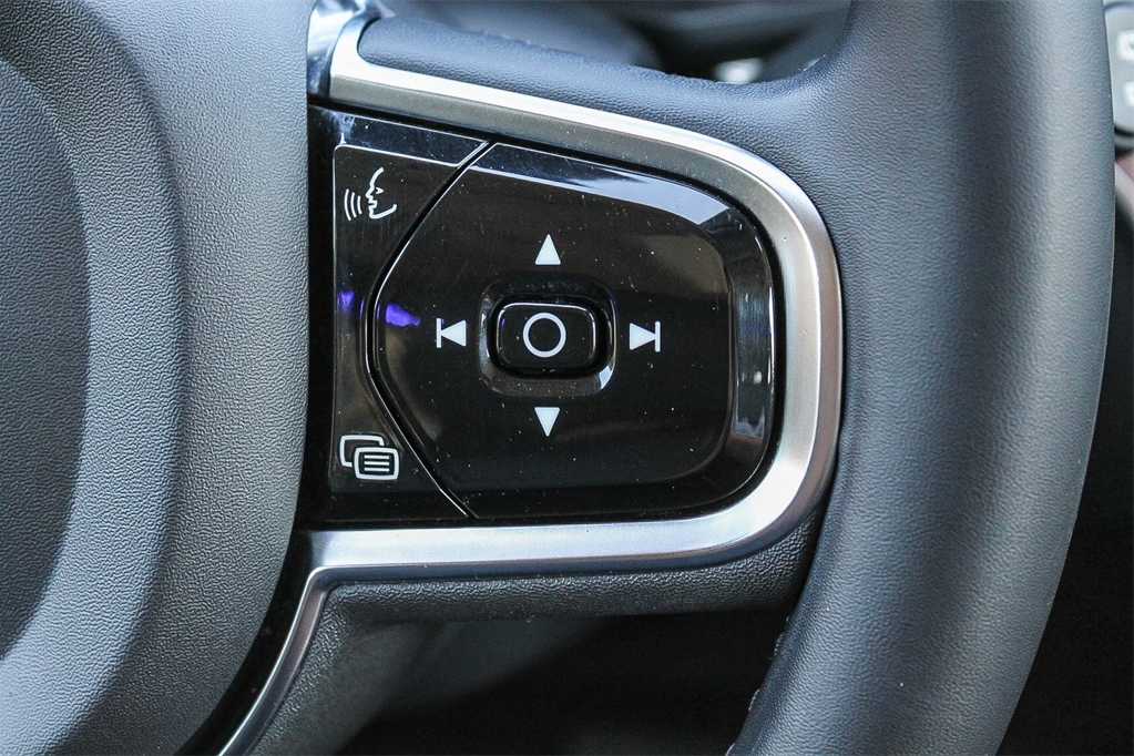 Thumbnail: 2023 Volvo XC60 - 17
