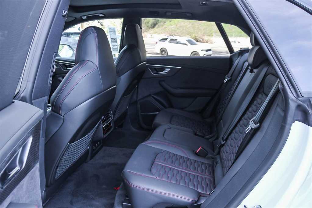 Thumbnail: 2026 Audi RS Q8 - 17