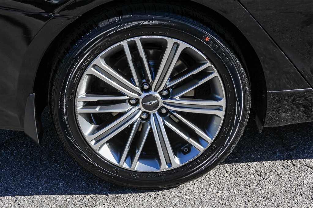 Thumbnail: 2018 Genesis G80 - 10