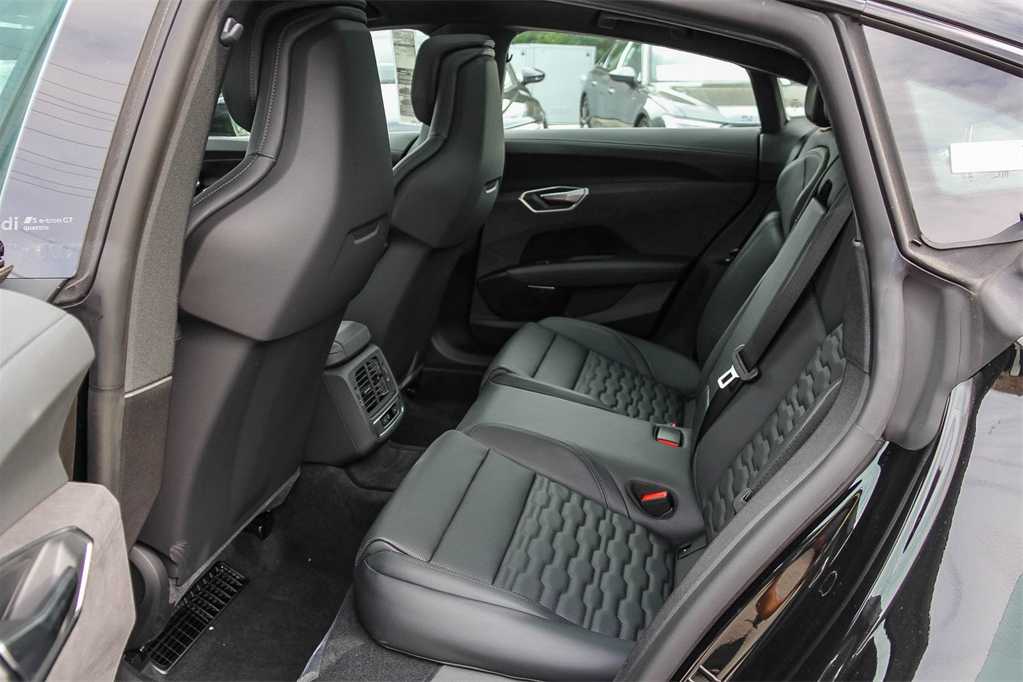 Thumbnail: 2026 Audi e-tron GT - 17