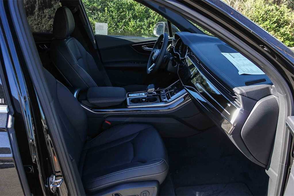 Thumbnail: 2025 Audi Q7 - 18