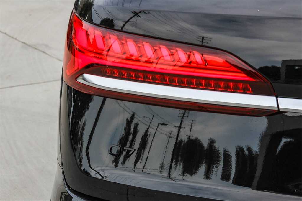 Thumbnail: 2025 Audi Q7 - 11