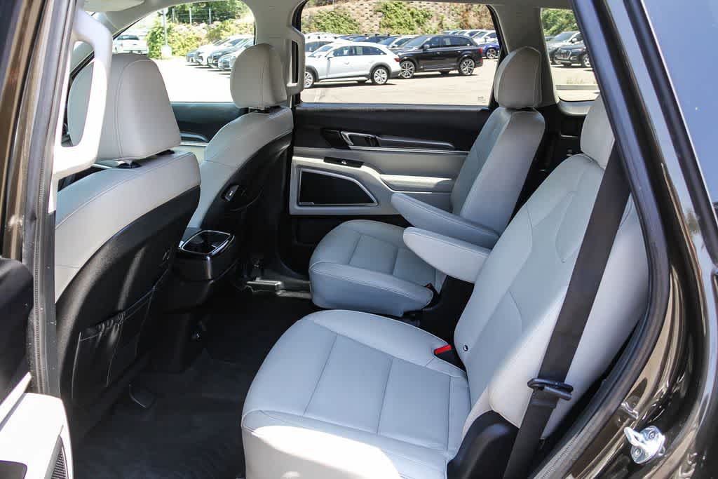 Thumbnail: 2020 Kia Telluride - 17