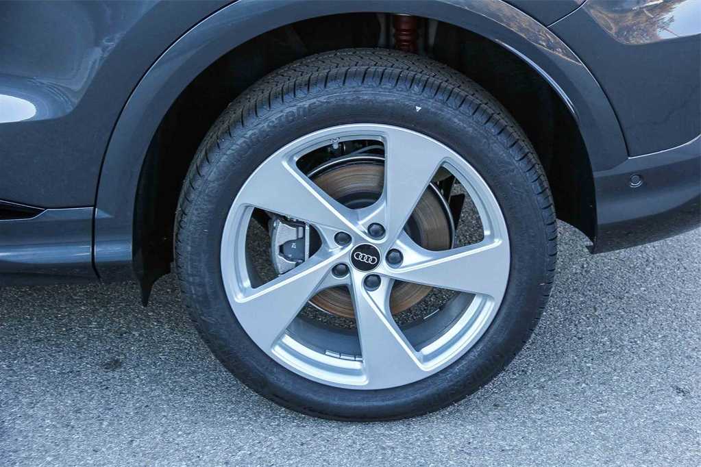 Thumbnail: 2025 Audi Q5 - 10