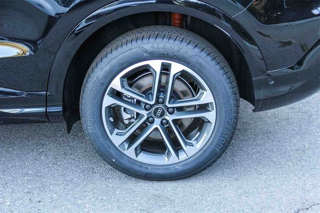 Thumbnail: 2025 Audi Q5 - 10