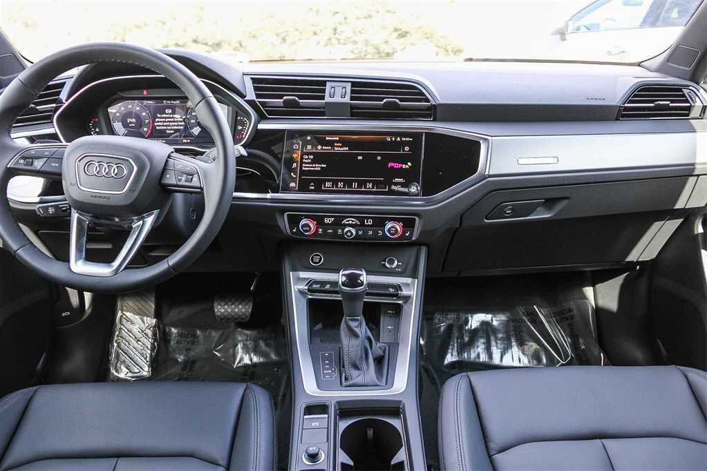 Thumbnail: 2025 Audi Q3 - 13