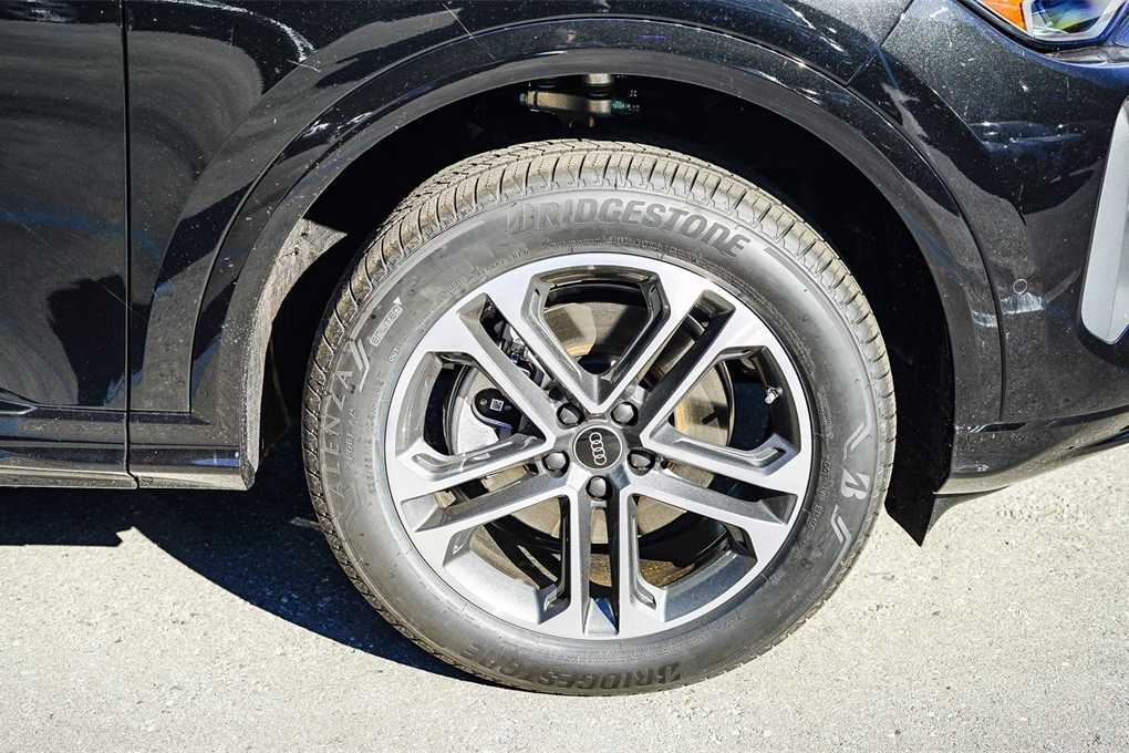 Thumbnail: 2025 Audi Q5 - 9