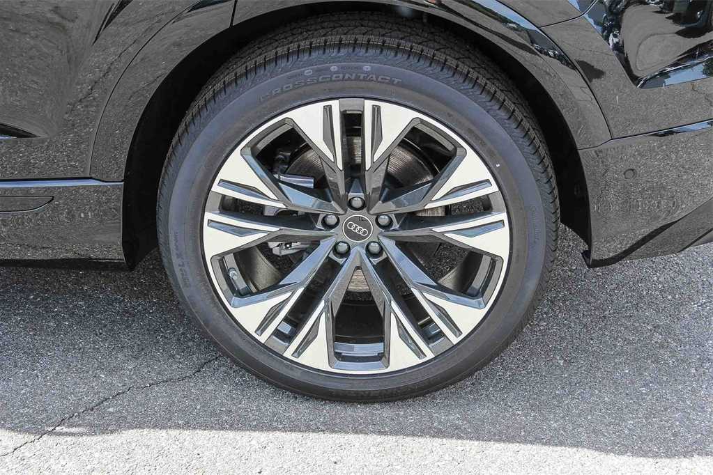 Thumbnail: 2026 Audi Q8 - 10