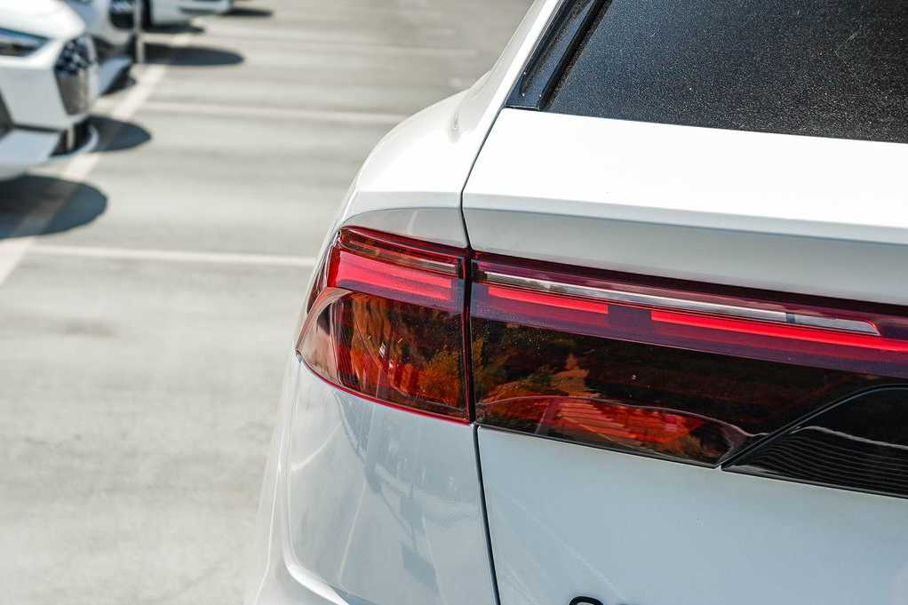 Thumbnail: 2026 Audi Q8 - 7