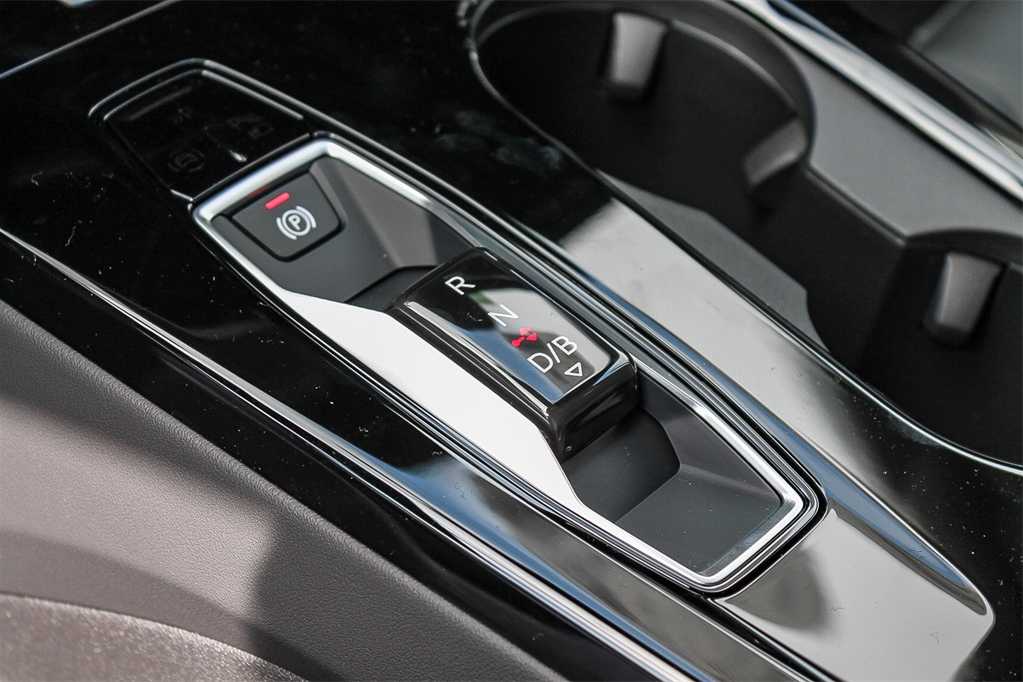 Thumbnail: 2025 Audi Q6 e-tron - 24