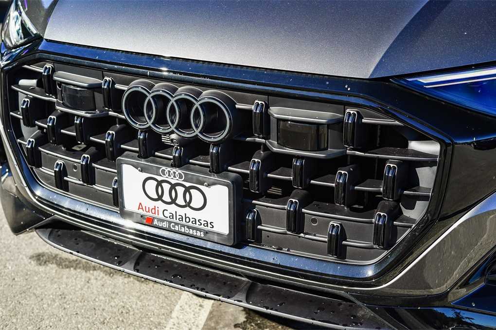 Thumbnail: 2026 Audi Q8 - 8