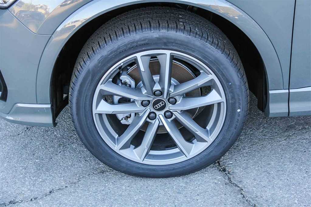 Thumbnail: 2025 Audi Q3 - 9