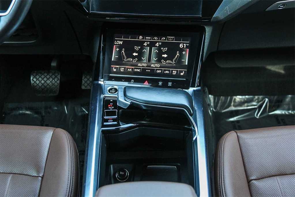 Thumbnail: 2022 Audi e-tron - 14