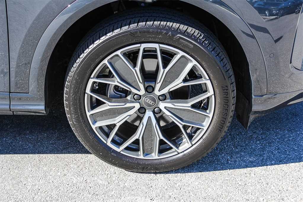 Thumbnail: 2025 Audi Q5 - 9