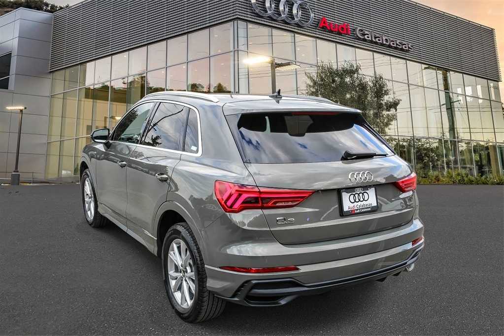 Thumbnail: 2021 Audi Q3 - 2