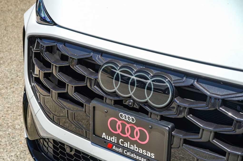 Thumbnail: 2026 Audi Q3 - 9