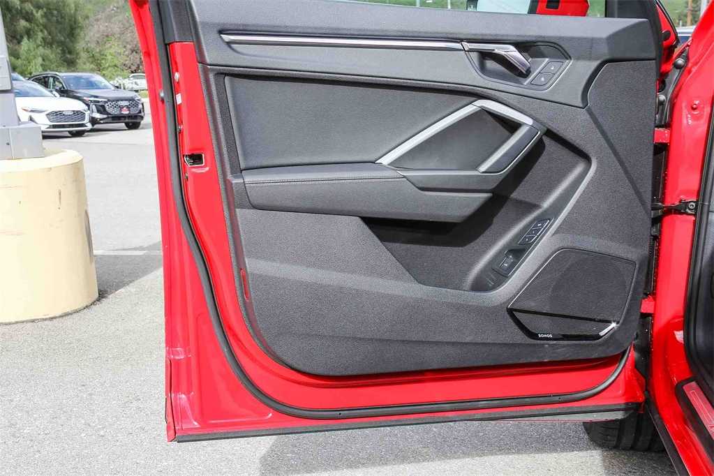 Thumbnail: 2023 Audi Q3 - 22