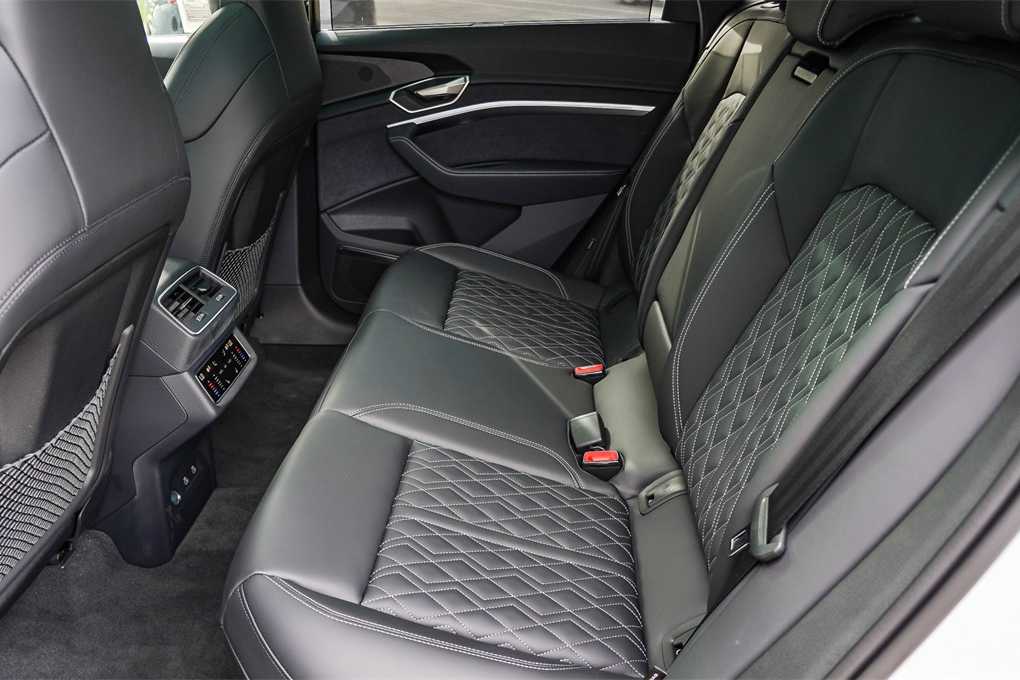 Thumbnail: 2024 Audi SQ8 e-tron - 21